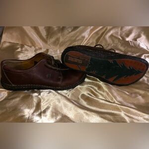 Born Woman’s leather lace up loafers